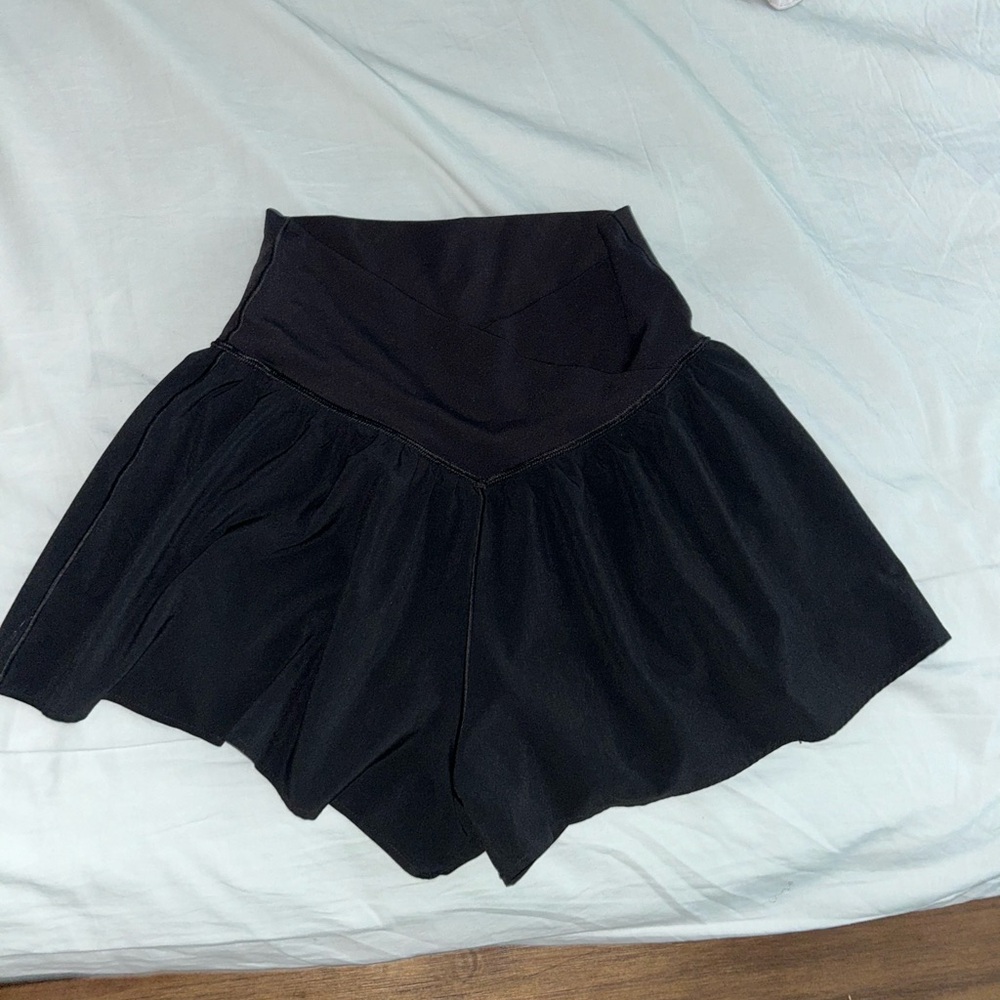 offline by aerie real me crossover flowy shorts